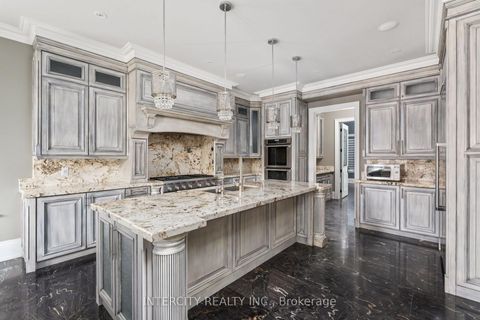 Photo 18 at 27 Rockview Gardens, Concord, Vaughan