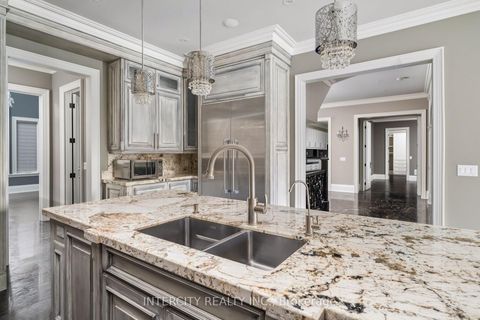 Photo 22 at 27 Rockview Gardens, Concord, Vaughan
