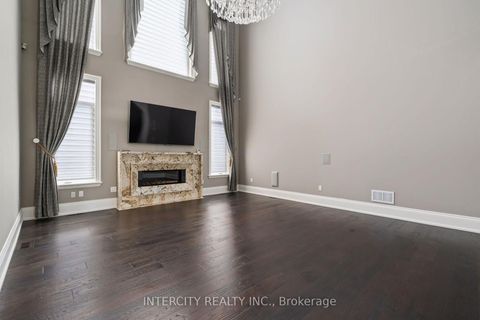 Photo 26 at 27 Rockview Gardens, Concord, Vaughan
