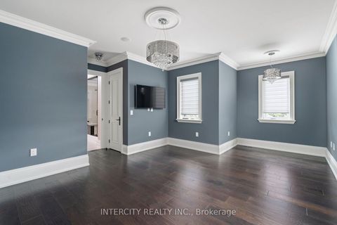 Photo 34 at 27 Rockview Gardens, Concord, Vaughan