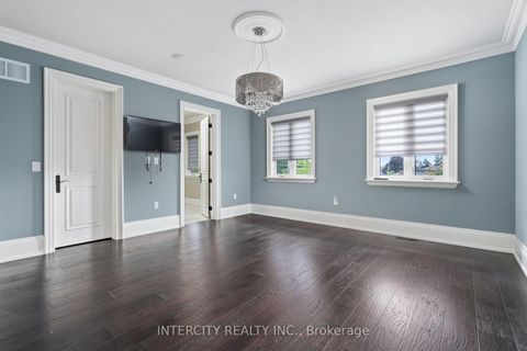Photo 37 at 27 Rockview Gardens, Concord, Vaughan