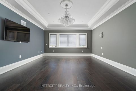 Photo 39 at 27 Rockview Gardens, Concord, Vaughan