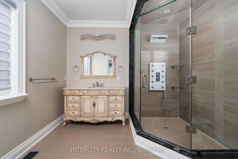 Photo 42 at 27 Rockview Gardens, Concord, Vaughan