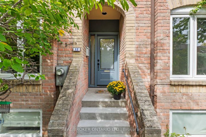 Photo 1 at 12 St. James Court, South St. James Town, Toronto