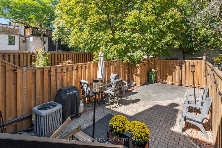 Photo 13 at 12 St. James Court, South St. James Town, Toronto