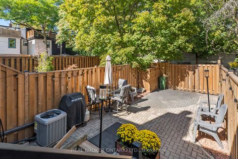 Photo 13 at 12 St. James Court, South St. James Town, Toronto