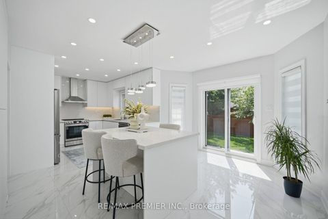 Photo 14 at 95 Hudson Drive, Maple, Vaughan