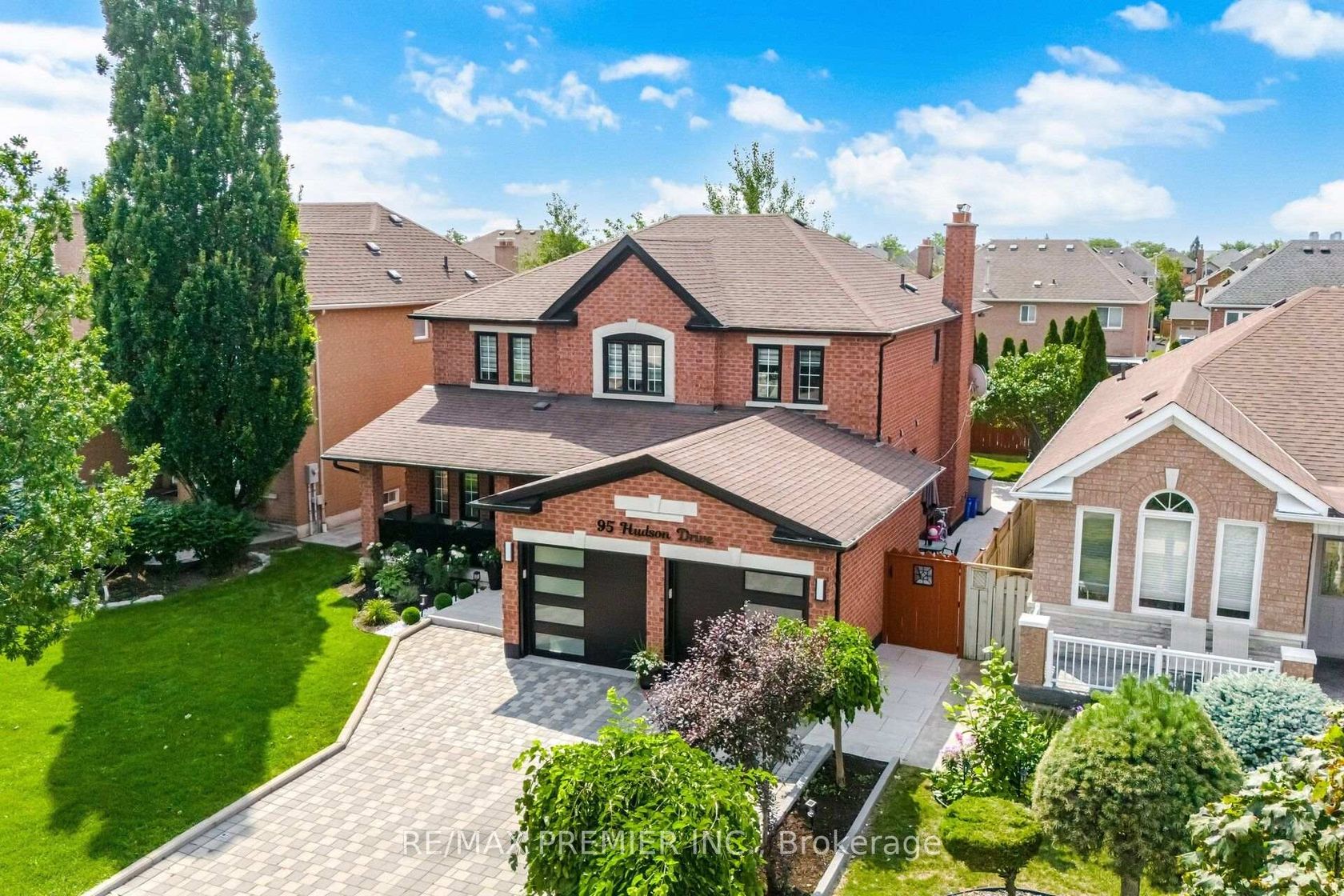 95 Hudson Drive, Maple, Vaughan photo number 2