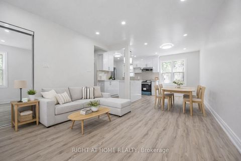Photo 4 at 225 Essex Avenue, Harding, Richmond Hill