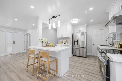 Photo 5 at 225 Essex Avenue, Harding, Richmond Hill