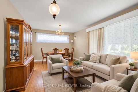 Photo 3 at 102 Haileybury Drive, Bendale, Toronto