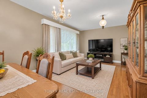 Photo 5 at 102 Haileybury Drive, Bendale, Toronto