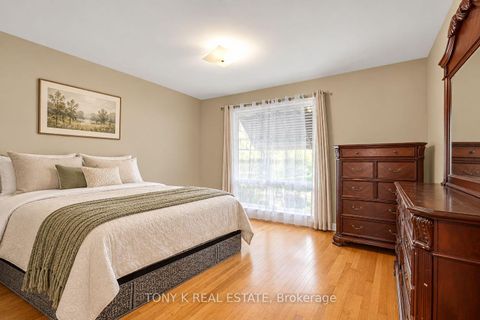 Photo 11 at 102 Haileybury Drive, Bendale, Toronto