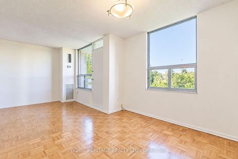 Photo 15 at 603 - 10 Edgecliff Golfway, Flemingdon Park, Toronto