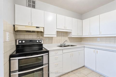 Photo 16 at 603 - 10 Edgecliff Golfway, Flemingdon Park, Toronto