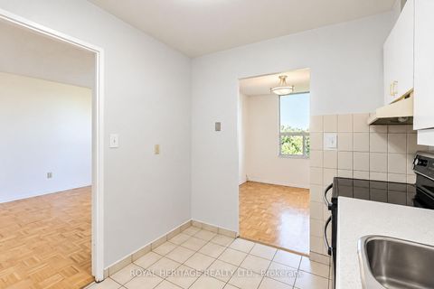 Photo 19 at 603 - 10 Edgecliff Golfway, Flemingdon Park, Toronto