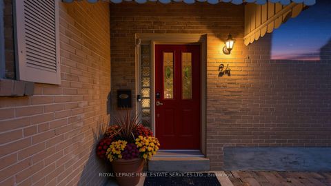 Photo 4 at 24 Burleigh Heights Drive, Bayview Village, Toronto