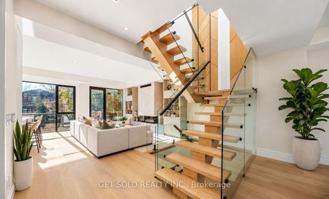 Photo 2 at 551 Broadway Avenue, Leaside, Toronto