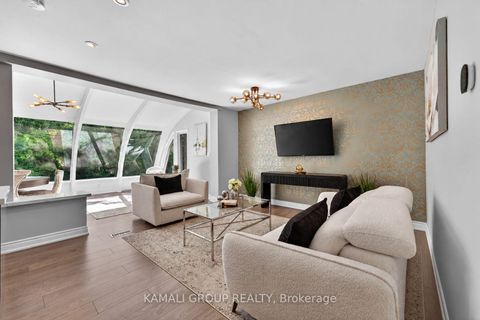 Photo 6 at 61 Lawnwood Court, Mill Pond, Richmond Hill