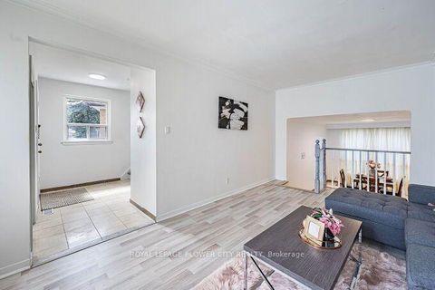 Photo 3 at 3 Clayhall Crescent, York University Heights, Toronto