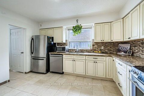 Photo 9 at 3 Clayhall Crescent, York University Heights, Toronto