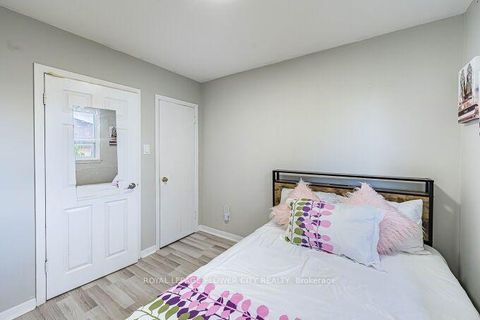 Photo 17 at 3 Clayhall Crescent, York University Heights, Toronto
