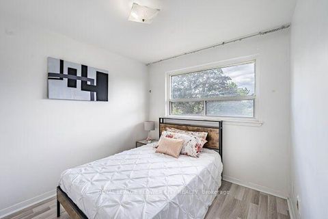 Photo 20 at 3 Clayhall Crescent, York University Heights, Toronto