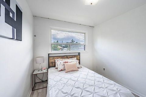 Photo 21 at 3 Clayhall Crescent, York University Heights, Toronto