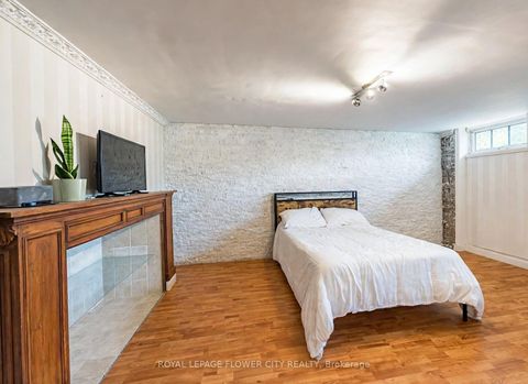Photo 33 at 3 Clayhall Crescent, York University Heights, Toronto
