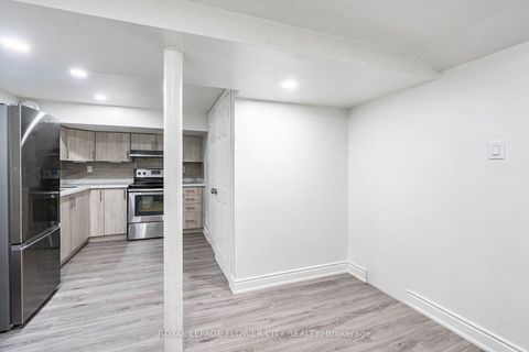 Photo 34 at 3 Clayhall Crescent, York University Heights, Toronto