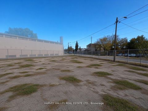 Photo 3 at 463 Vaughan Road, Oakwood Village, Toronto