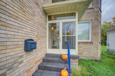 Photo 1 at 182 Finch Avenue E, Newtonbrook East, Toronto