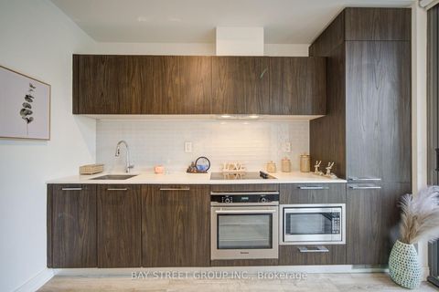 Photo 13 at 902 - 50 Charles Street E, Yonge Corridor, Toronto