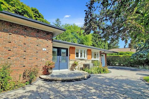 Photo 2 at 8 Waterfield Drive, Bendale, Toronto