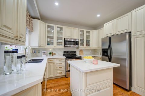 Photo 8 at 81 Old Colony Road, Oak Ridges Lake Wilcox, Richmond Hill