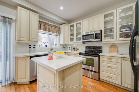 Photo 9 at 81 Old Colony Road, Oak Ridges Lake Wilcox, Richmond Hill