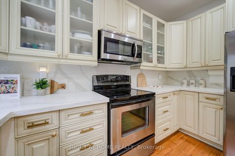 Photo 11 at 81 Old Colony Road, Oak Ridges Lake Wilcox, Richmond Hill