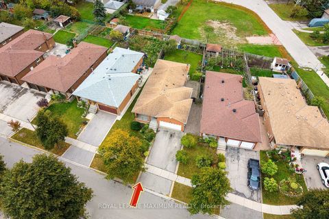 Photo 2 at 114 Beechnut Road, West Woodbridge, Vaughan