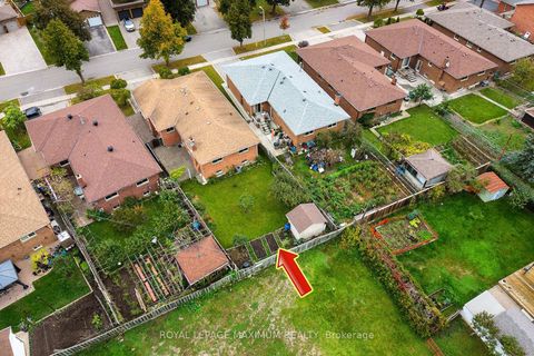 Photo 35 at 114 Beechnut Road, West Woodbridge, Vaughan
