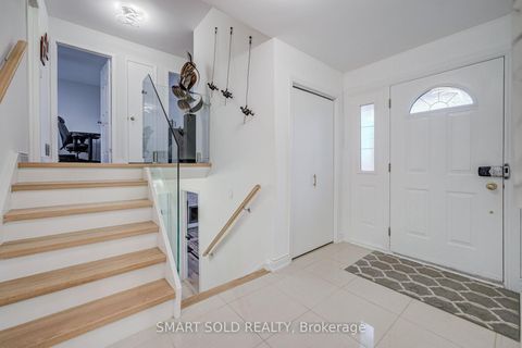Photo 4 at 66 Lakeland Crescent, Oak Ridges Lake Wilcox, Richmond Hill