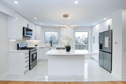 Photo 10 at 8 Hill Drive, Aurora Heights, Aurora