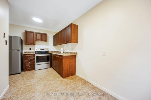 Photo 21 at Unit 5 - 3 Kendleton Drive, Jamestown, Toronto