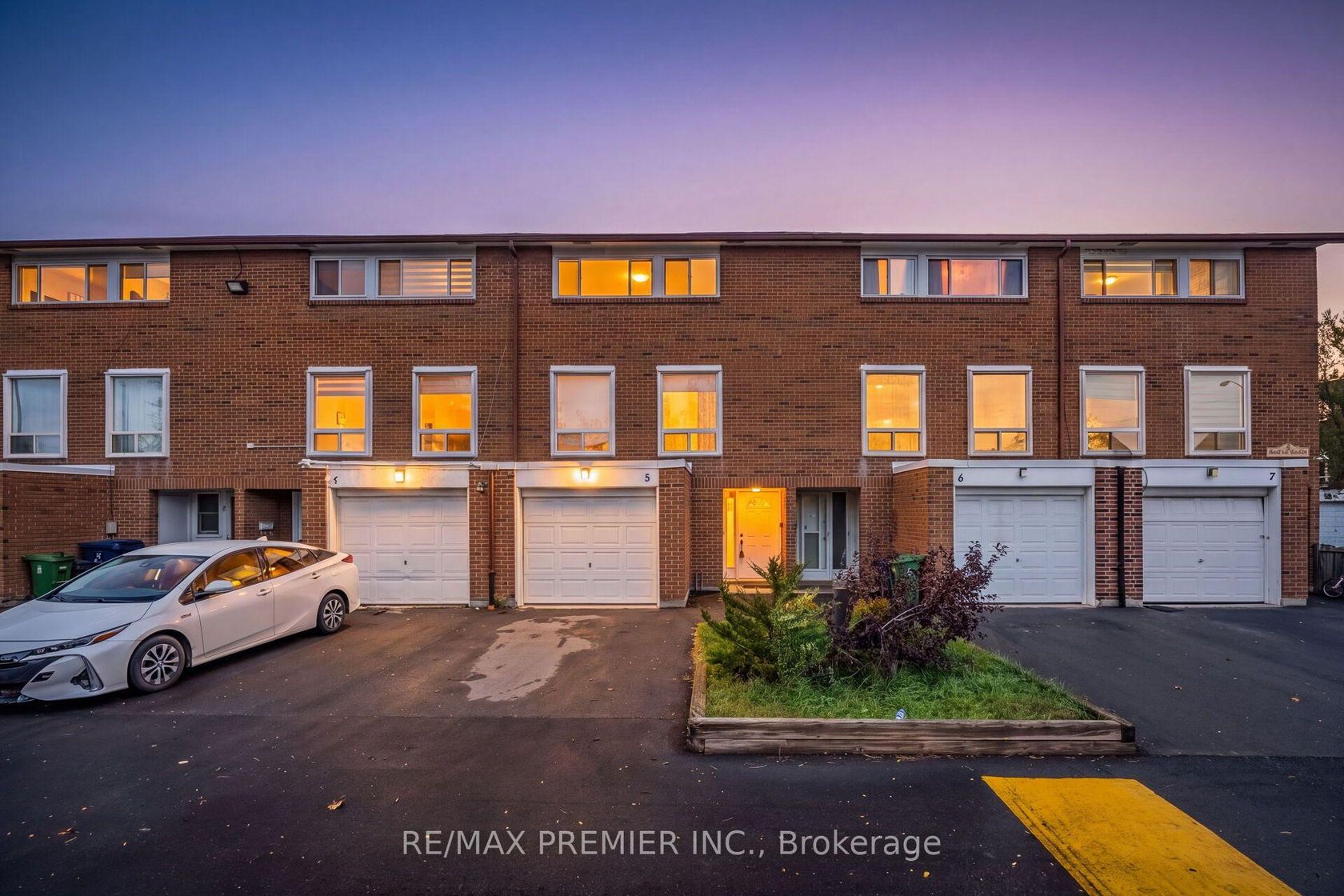 Unit 5 - 3 Kendleton Drive, Jamestown, Toronto 