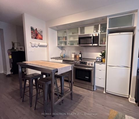 Photo 4 at 611 - 25 Telegram Mews, Waterfront Communities C1, Toronto