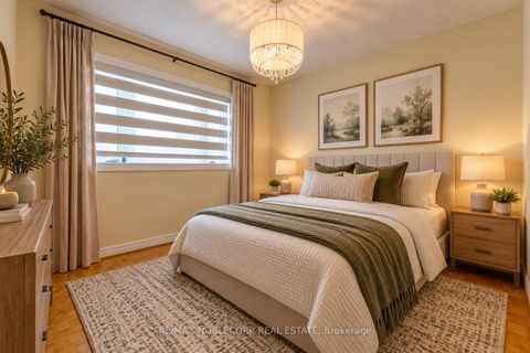 Photo 6 at 71 Castlepoint Drive, Elder Mills, Vaughan