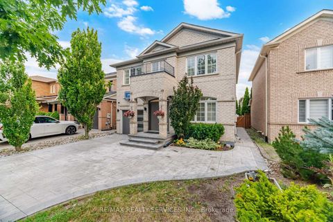 Photo 2 at 45 Skylark Drive, Vellore Village, Vaughan
