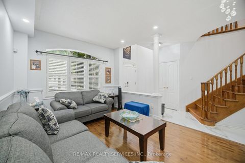 Photo 9 at 45 Skylark Drive, Vellore Village, Vaughan