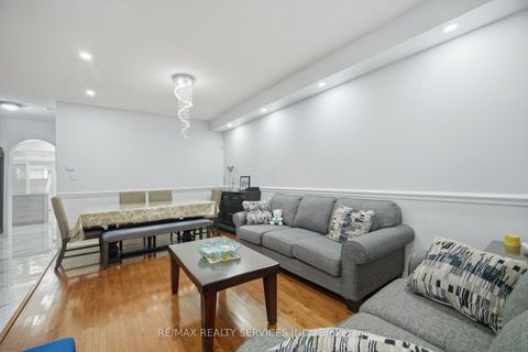 Photo 10 at 45 Skylark Drive, Vellore Village, Vaughan