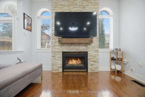 Photo 13 at 45 Skylark Drive, Vellore Village, Vaughan