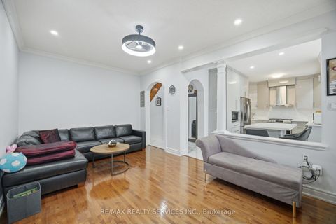 Photo 14 at 45 Skylark Drive, Vellore Village, Vaughan